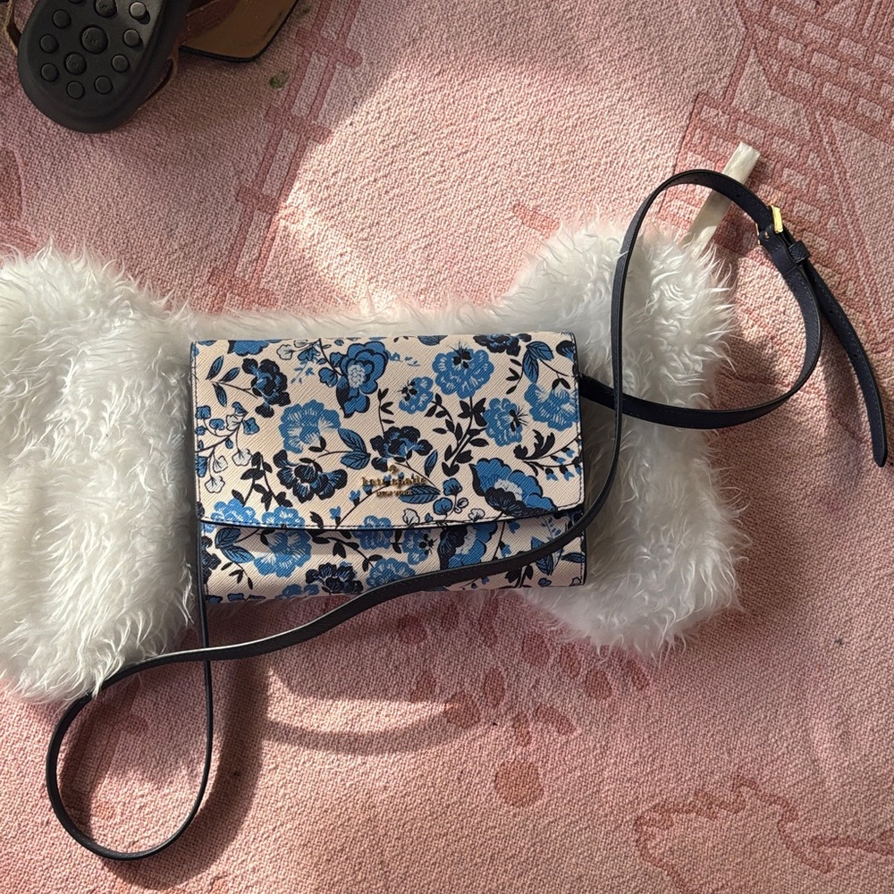 Súper oferta today .Floral Blue and White Women's Crossbody Bag
